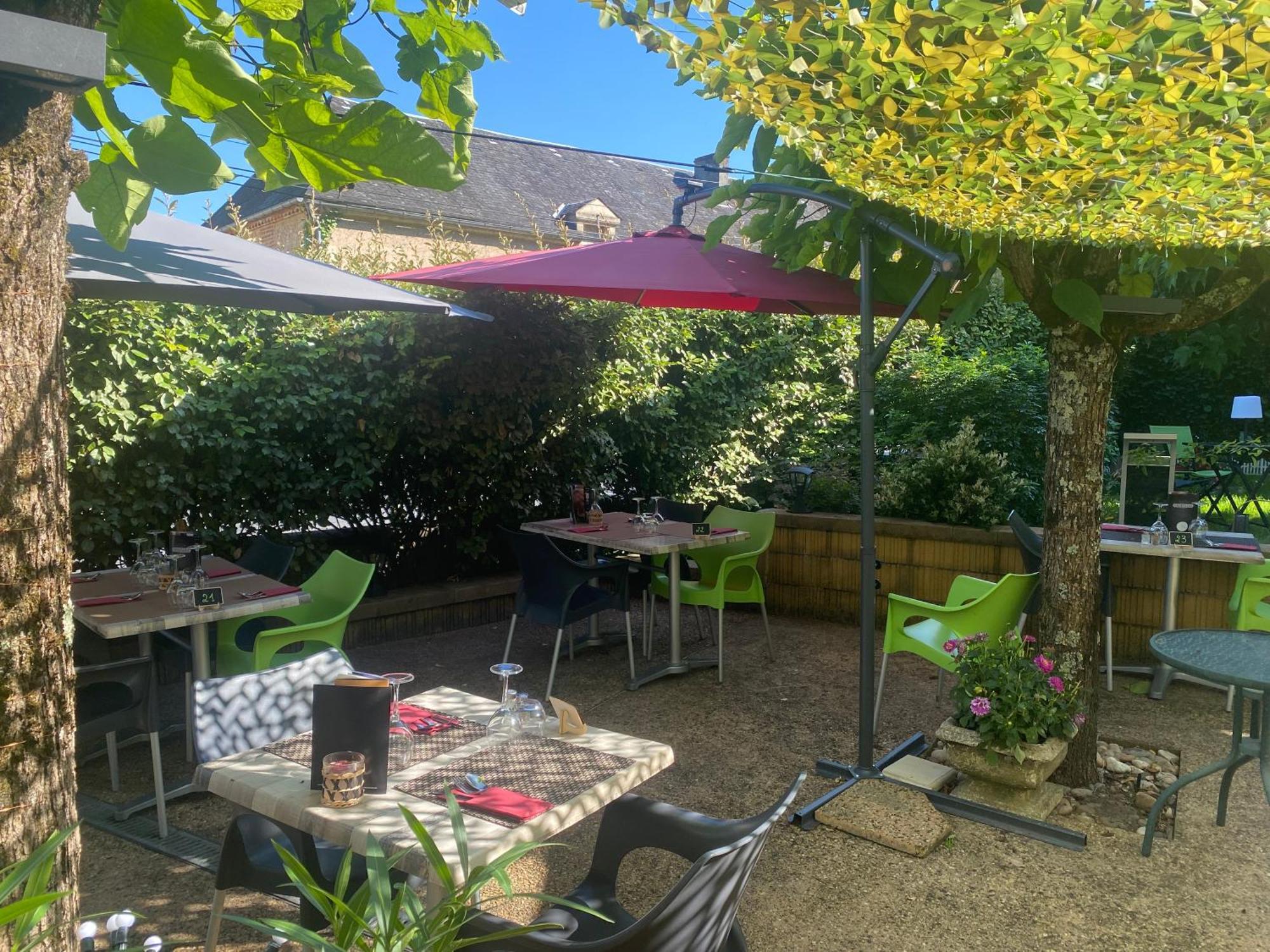 Logis Hotel Le Cygne Le Bugue Buitenkant foto